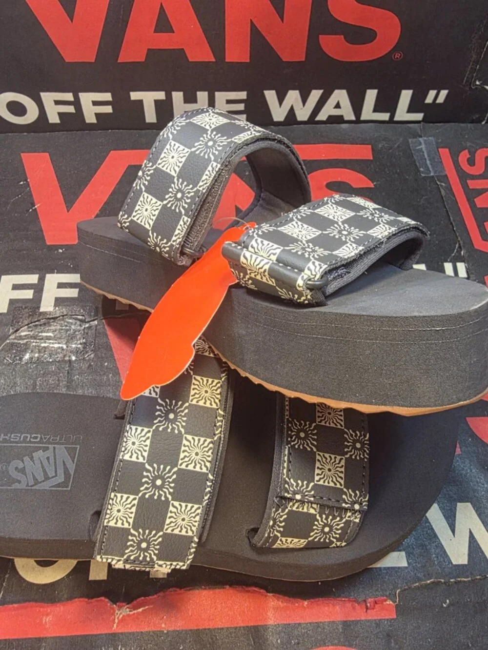 Vans Men 3.5/Women's 5 Checkerboard Floral Cayucas Platform Slides VN0A4U1X 107